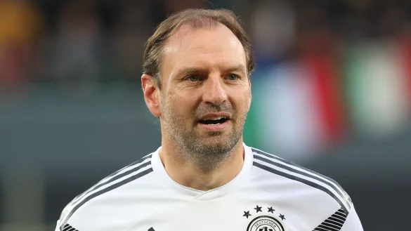 Jens Nowotny spielte zehn Jahre f&uuml;r Leverkusen - &copy; Daniel Karmann/dpa