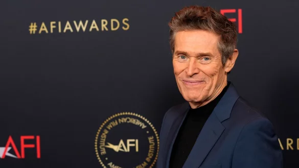 Die Troph&auml;en-Saison ist in Hollywood in vollem Gange: Willem Dafoe kommt zur Verleihung der AFI Awards in Beverly Hills. - &copy; Chris Pizzello/Invision/AP