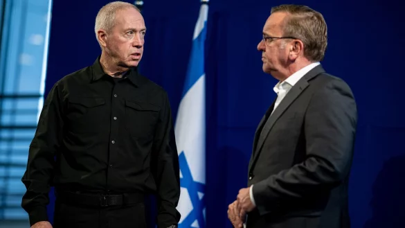 Deutscher Verteidigungsminister Boris Pistorius und sein israelischer Amtskollege Joav Galant (Archivbild) - © Fabian Sommer/dpa