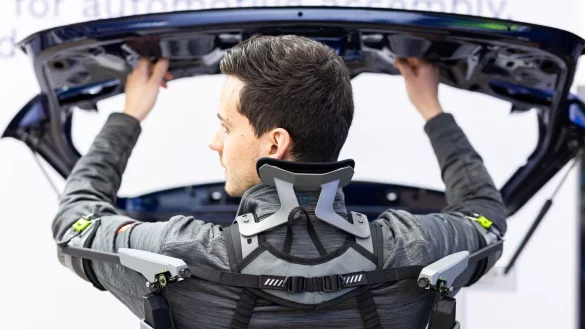 Das Exoskelett soll Gelenke und Muskeln entlasten. (Archivbild) - &copy; Michael Matthey/dpa