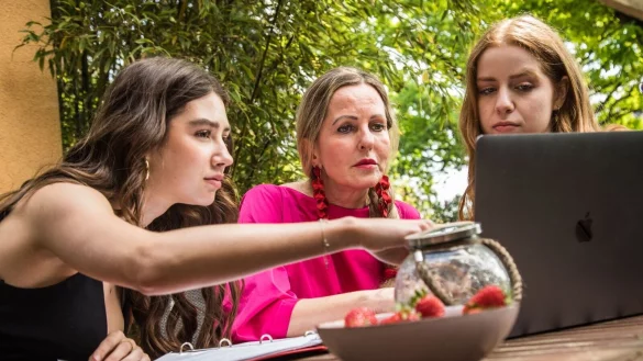 Online in Eigenregie eine Reise buchen - k&ouml;nnte so einfach sein, ist es aber oft nicht: Die Suche nach dem passenden Angebot kann sich hinziehen. - &copy; Christin Klose/dpa-tmn/dpa