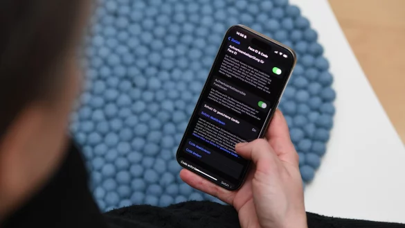 Zus&auml;tzliche Schutzebene: Der PIN-Code allein reicht nicht mehr aus, um auf sensible Daten zuzugreifen. - &copy; Anna Hirte/dpa-tmn