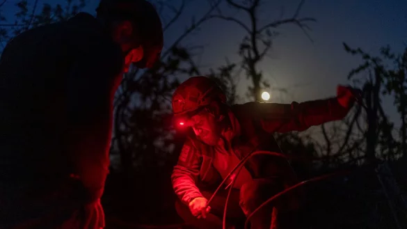 Der Ukraine fehlen Waffen und Munition. Die USA helfen: &laquo;In den n&auml;chsten Stunden&raquo; werde man damit beginnen, Ausr&uuml;stung f&uuml;r die Flugabwehr, Artillerie, Raketensysteme und gepanzerte Fahrzeuge zu schicken. - &copy; Alex Babenko/AP/dpa