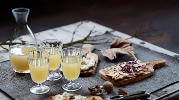 Eine perfekte Kombination: Federwei&szlig;er und Flammkuchen. - &copy; DWI/deutscheweine.de/dpa-tmn