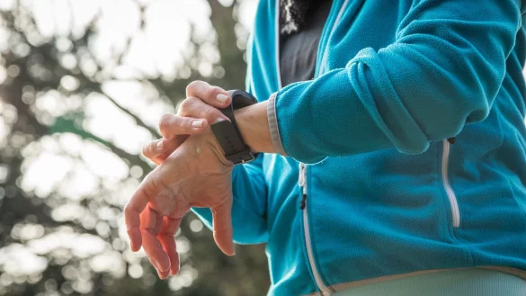F&uuml;r viele beim Sport nicht mehr wegzudenken: Smartwatches und Fitness-Tracker. Insgesamt 27 hat die Stiftung Warentest miteinander verglichen. - &copy; Christin Klose/dpa-tmn/dpa