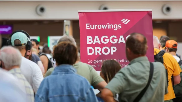 Passagiere von Eurowings k&ouml;nnen auf einen baldigen Normalbetrieb hoffen. - &copy; Bodo Marks/dpa