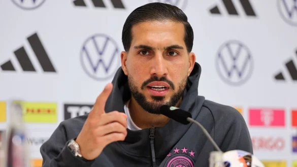 Emre Can spricht auf einer Pressekonferenz. - &copy; Christian Charisius/dpa