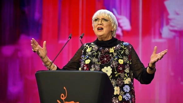 Claudia Roth, die Staatsministerin f&uuml;r Kultur und Medien, am Er&ouml;ffnungsabend der Berlinale. - &copy; Monika Skolimowska/dpa