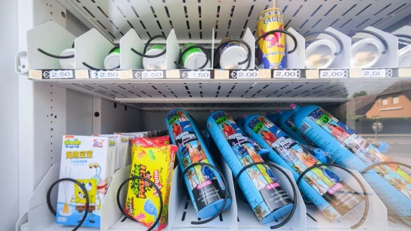 Gesundheitsminister Lauterbach will, dass junge Menschen k&uuml;nftig nicht mehr so einfach an Lachgas kommen. - &copy; Julian Stratenschulte/dpa