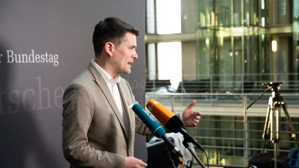 Marcus Faber sieht einen Einsatz der Bundeswehr im Nahost-Konflikt kritisch. - &copy; Christophe Gateau/dpa