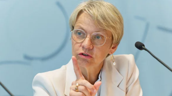 Eine gro&szlig;e Strukturreform steht im neuen Schuljahr nicht an, besondere Akzente will Schulministerin Dorothee Feller (CDU) aber setzen. Archivbild) - &copy; Henning Kaiser/dpa