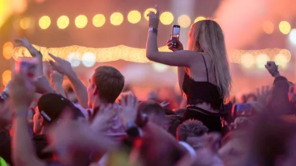 Live-Musik, lange Sommern&auml;chte - und am Ende oft ziemlich viel M&uuml;ll auf Zeltplatz und vor den B&uuml;hnen. - &copy; Jens B&uuml;ttner/dpa-Zentralbild/dpa-tmn