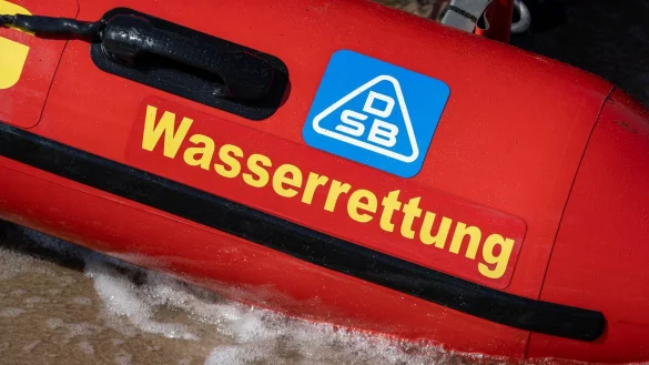 Die Zahl der Badetoten ist im laufenden Jahr deutlich gestiegen - mindestens 353 Menschen sind ertrunken. (Symbolbild) - &copy; Stefan Sauer/dpa