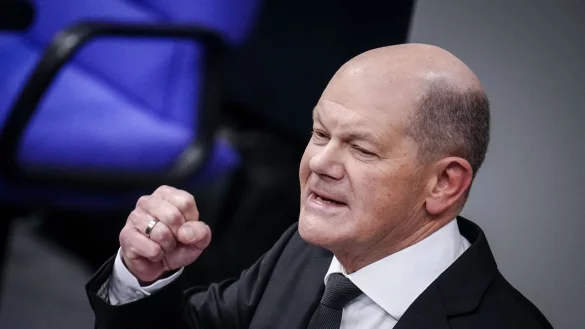 Bundeskanzler Olaf Scholz betrachtet die Besch&auml;ftigungspolitik der Ampel-Koalition als vollen Erfolg. - &copy; Kay Nietfeld/dpa