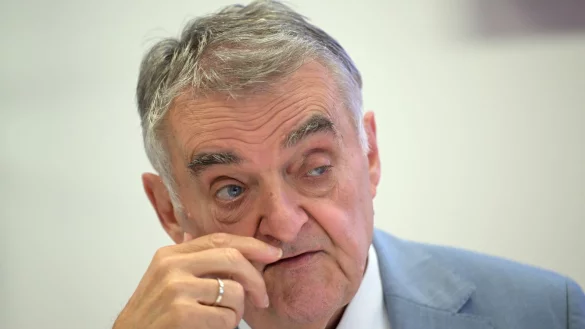 Im Fall des mutmaßlichen Attentäters von Solingen ist laut Herbert Reul noch offen, wo sich der tatverdächtige Syrer radikalisiert hat. - © Federico Gambarini/dpa