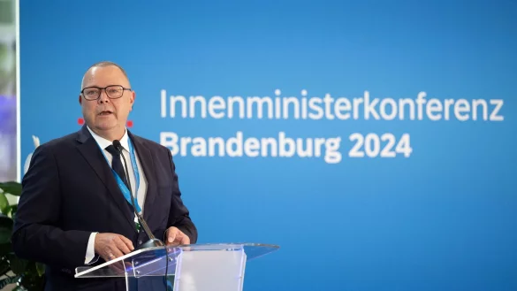Angriffe auf Politiker seien auch ein Angriff auf den Staat, sagt Brandenburgs Innenminister und Vorsitzender der Innenministerkonferenz (IMK), Michael St&uuml;bgen. - &copy; Soeren Stache/dpa