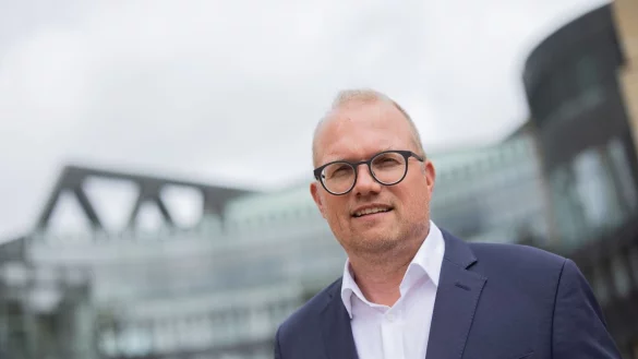 Jochen Ott (SPD), Fraktionsvorsitzender und Oppositionsf&uuml;hrer im D&uuml;sseldorfer Landtag, steht im Landtag. - &copy; Rolf Vennenbernd/dpa