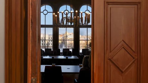 Der Parlamentarische Untersuchungsausschuss befragt im Schloss Schwerin Zeugen. Der Ausschuss soll im Hinblick auf etwaige Verbindungen der Stiftung Klima- und Umweltschutz MV zur Pipeline Nord Stream 2 und anderen Unternehmen untersuchen. - &copy; Ulrich Perrey/dpa