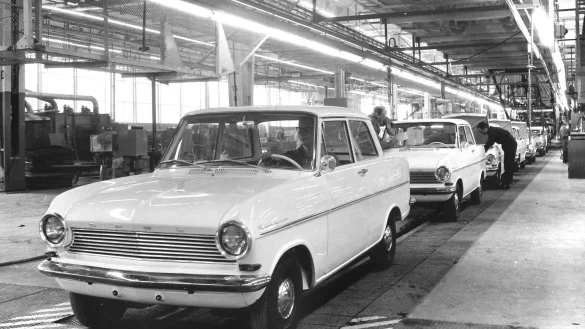 Die Endfertigung des Opel Kadett Modell A: Opel blickt auf 125 Jahre Fahrzeugbau voller gewaltiger Umbr&uuml;che zur&uuml;ck. - &copy; Fuchs/dpa