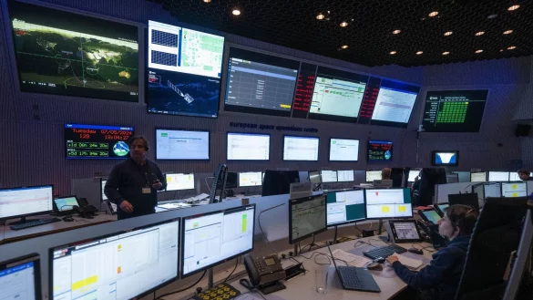 Das Satelliten-Kontrollzentrum der ESA. - &copy; Boris Roessler/dpa