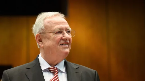 Die Gesundheit von Ex-VW-Boss Martin Winterkorn wirbelte die Planungen der Justiz schon mehrmals durcheinander. (Archivbild) - © Julian Stratenschulte/dpa