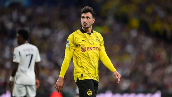 Dortmunds Mats Hummels steht auf dem Feld. - &copy; Robert Michael/dpa