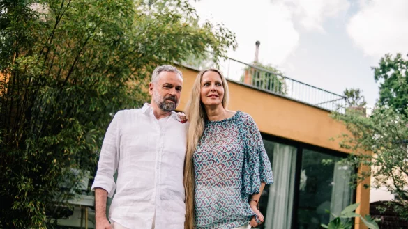 Haus im Gr&uuml;nen oder in der Stadt? Das ist oft eine Frage der Finanzen. Aber auch die eigenen W&uuml;nsche und Anspr&uuml;che sollte man genau in den Blick nehmen. - &copy; Zacharie Scheurer/dpa-tmn