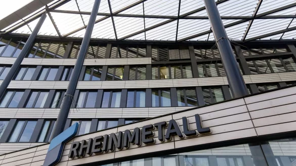 Das Logo der Rheinmetall AG ist auf der Fassade der Firmenzentrale zu sehen. - &copy; Henning Kaiser/dpa/Symbolbild