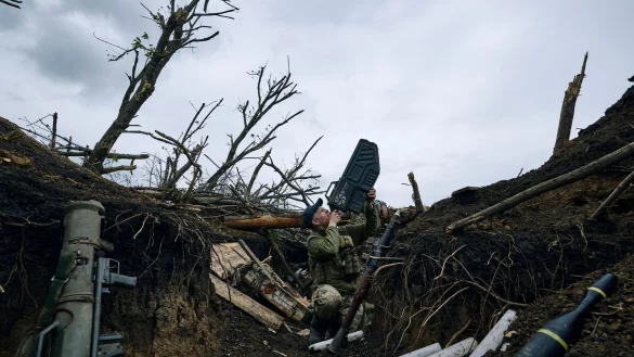 Russische Truppen versuchen seit Oktober 2023 unter hohen Verlusten, Awdijiwka zu erobern. - &copy; Libkos/AP/dpa