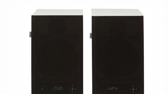 Ganz vorn: Die Nubert nuPro XS-3000 RC (Paarpreis: 1390 Euro) wurde mit der Gesamtnote 1,5 Testsiegerin. - &copy; Stiftung Warentest/A. Lecomte/Stiftung Warentest/A. Lecomte/dpa