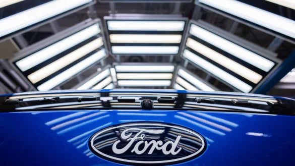 Ford setzt nun auf einen Elektro-Lieferwagen und einen mittelgro&szlig;en Pickup, der f&uuml;r 2027 geplant ist. - &copy; Rolf Vennenbernd/dpa