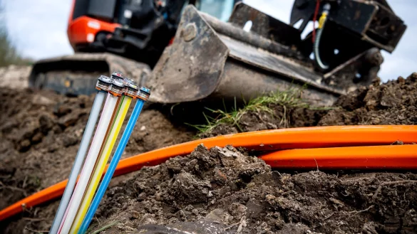 Glasfaser-Kabel bis ins Haus gelten als die beste Technologie f&uuml;r schnelle und stabile Datenverbindungen. (Archivbild) - &copy; Sina Schuldt/dpa