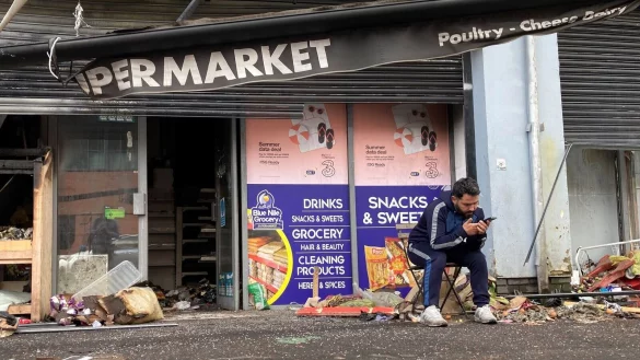 In Belfast wurden Gesch&auml;fte zerst&ouml;rt, die von Muslimen gef&uuml;hrt werden. - &copy; Rebecca Black/PA Wire/dpa