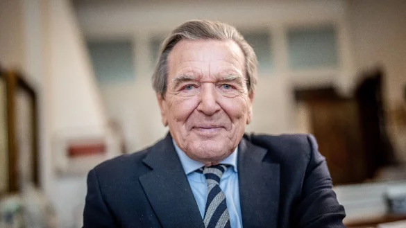 Gerhard Schr&ouml;der f&uuml;hlt sich weiterhin heimisch in der SPD, der er seit 61 Jahren angeh&ouml;rt. - &copy; Michael Kappeler/dpa