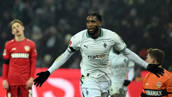 Gladbachs Theoson-Jordan Siebatcheu bejubelt sein Tor zum 3:1. - &copy; Federico Gambarini/dpa