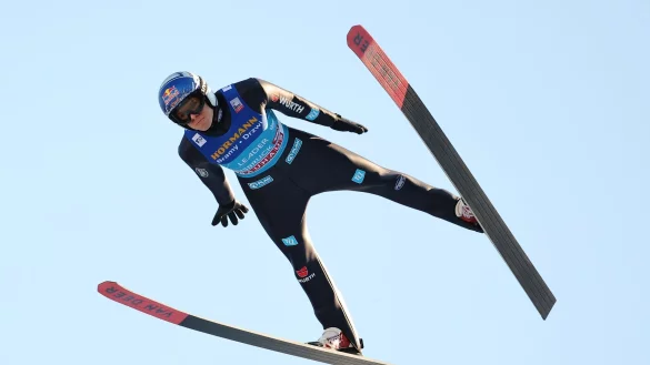 Andreas Wellinger musste die F&uuml;hrung in der Gesamtwertung abgeben. - &copy; Daniel Karmann/dpa