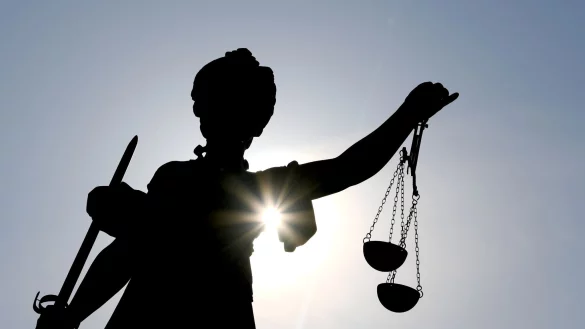 Das Jugendamt muss das Familiengericht informieren, wenn Untersuchungen vers&auml;umt werden, aber das Gericht muss dann pr&uuml;fen, ob Ma&szlig;nahmen erforderlich sind. - &copy; Arne Dedert/dpa