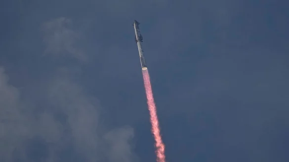 SpaceX\\\'s Mega-Rakete Starship startet zu ihrem dritten Testflug von der Starbase in Boca Chica. - &copy; Eric Gay/AP