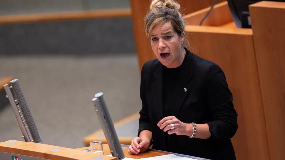 NRW-Wirtschaftsministerin Mona Neubaur. - &copy; Rolf Vennenbernd/dpa