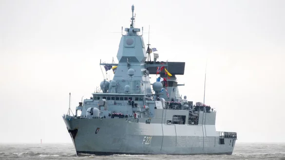 Fregatte &laquo;Hessen&raquo;: Deutschland plant an der Milit&auml;roperation zur Sicherung der Handelsschifffahrt im Roten Meer teilzunehmen, sofern der Bundestag nach Abschluss der EU-Planungen ein Mandat erteilt. - &copy; Hauke-Christian Dittrich/dpa