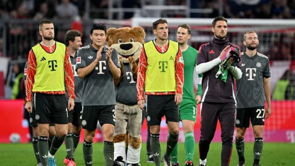 Ulreich (2.v.r.) sorgt mit Aussagen für Aufsehen. - © Peter Kneffel/dpa