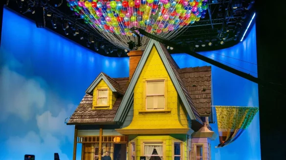 Eine besondere &Uuml;bernachtung: Airbnb hat das schwebende Haus aus dem Animationsfilm &laquo;Oben&raquo; nachgebaut. - &copy; Andrej Sokolow/dpa