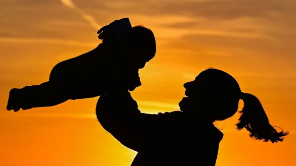 Kinder von M&uuml;ttern unter 30 bei der Geburt haben einer Studie zufolge &laquo;mehrheitlich unterdurchschnittliche Testergebnisse in Mathematik&raquo;. - &copy; Patrick Pleul/dpa