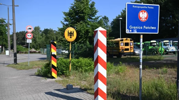 Der deutsch-polnische Grenz&uuml;bergang Swinoujscie-Ahlbeck. - &copy; Marcin Bielecki/PAP/dpa