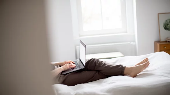 Warnsignale bei Babysitter-Jobangeboten: Vorsicht bei ungew&ouml;hnlich guter Bezahlung und Anfragen nach sensiblen Daten. - &copy; Zacharie Scheurer/dpa-tmn