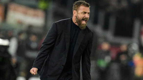 Fu&szlig;ball: Europa League, AS Rom - AC Mailand, K.o.-Runde, Viertelfinale, R&uuml;ckspiele im Stadio Olimpico di Roma, Daniele De Rossi, Trainer von Rom, reagiert an der Seitenlinie. - &copy; Alfredo Falcone/LaPresse/dpa