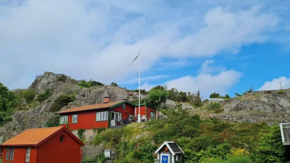 Trubel? Ist woanders zu finden. Auf Br&auml;nn&ouml; mit seinen typisch rostroten Holzh&auml;uschen geht es ruhig zu. - &copy; -