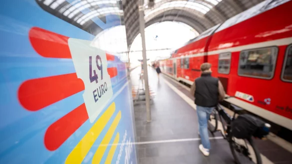 Das Deutschlandticket wird 2025 teurer. (Archivbild) - &copy; Sebastian Gollnow/dpa