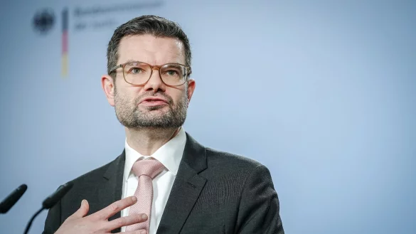 Das Strafrecht sei gut aufgestellt, um antisemitische &Auml;u&szlig;erungen zu ahnden, so Marco Buschmann (FDP). - &copy; Kay Nietfeld/dpa