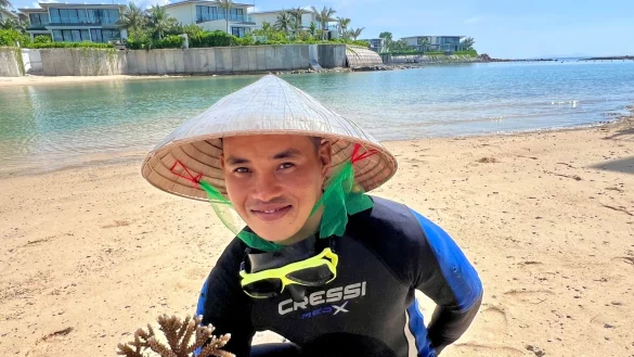 Die Acropora Muricata (Kleinpolypige Steinkoralle) gilt als besonders widerstandsfähige Koralle. - © Carola Frentzen/dpa